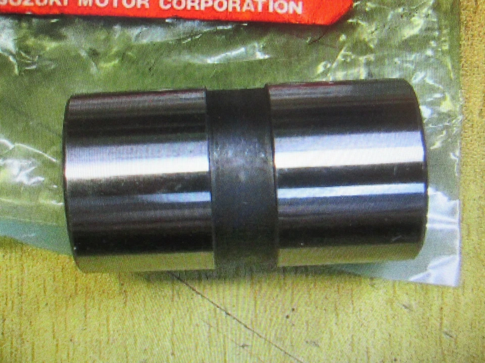 ESPACIADOR DE BRAZO OSCILANTE SUZUKI GENUINO DE COLECCIÓN COMO NUEVO 61251-15001, 14 X 22 X 41,5 Foto 3 de 4