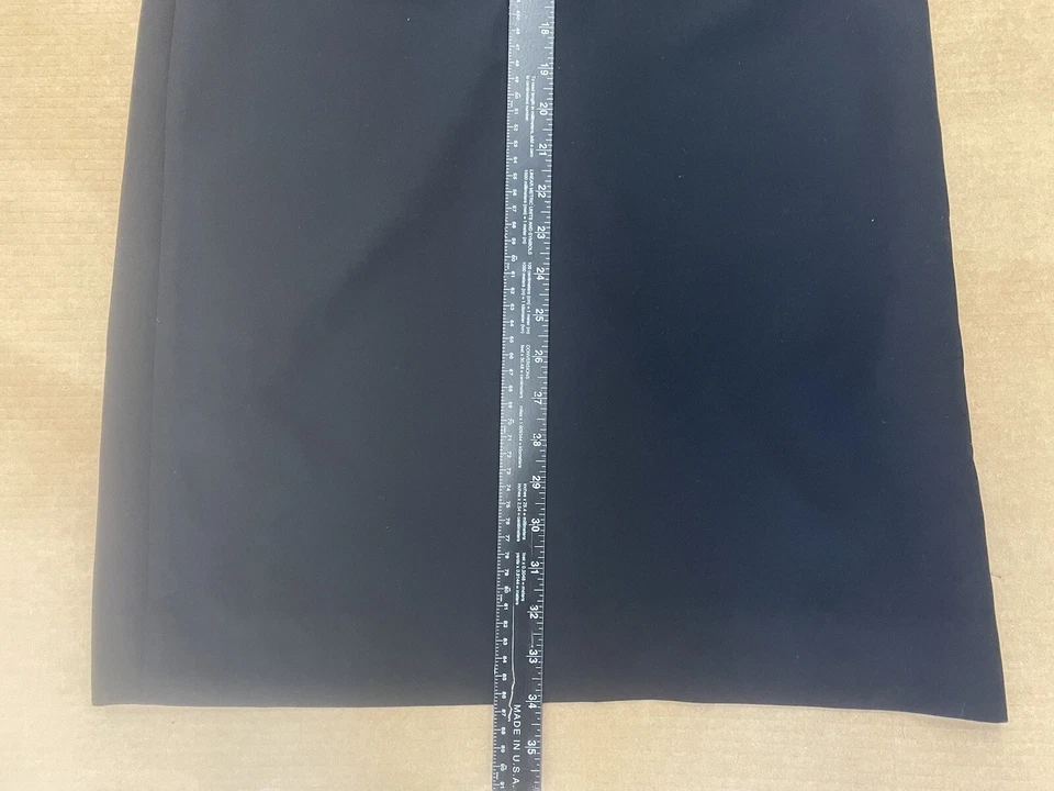 Mini Vestido Vineyard Vines Negro Sobre la Rodilla con Volantes Cuello en V Para Mujer Talla 2 Usado en Excelente Condición Foto 4 de 4