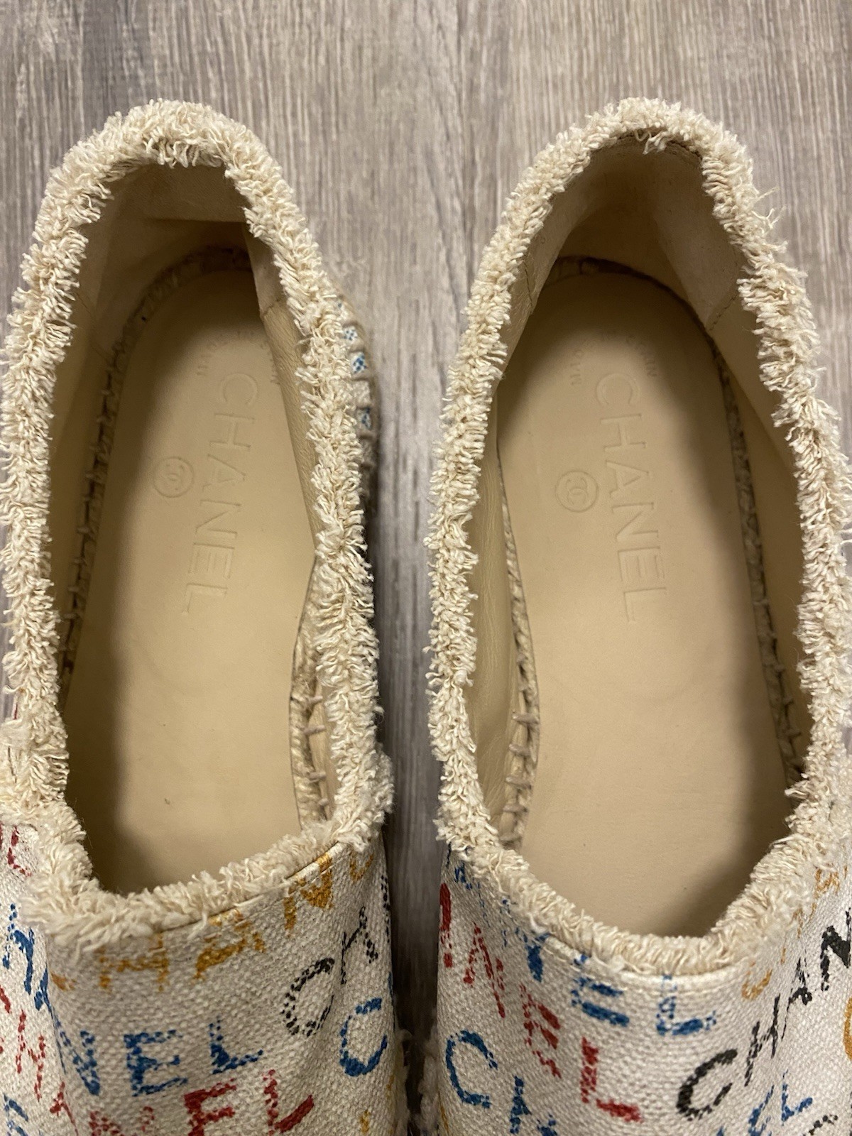 CHANEL Graffiti Interlocking CC Logo espadrilles … - image 6