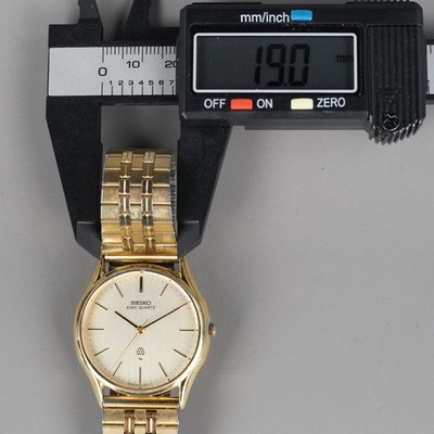 SEIKO KING QUARTZ Vintage 1979 9721-8010 Men's Watch Gold 34mm New