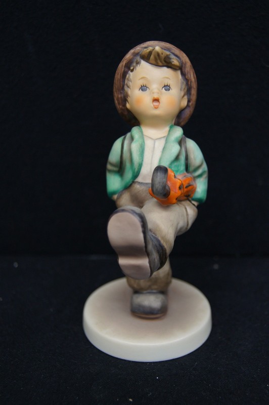 HUMMEL GOEBEL Porcelain Figurine #79 Globe Trotter 5" TMK-7