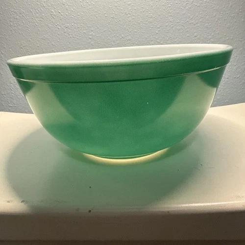 Vintage Green Pyrex Ovenware Mixing Bowl 2 1/2 Quart- #403 EUC