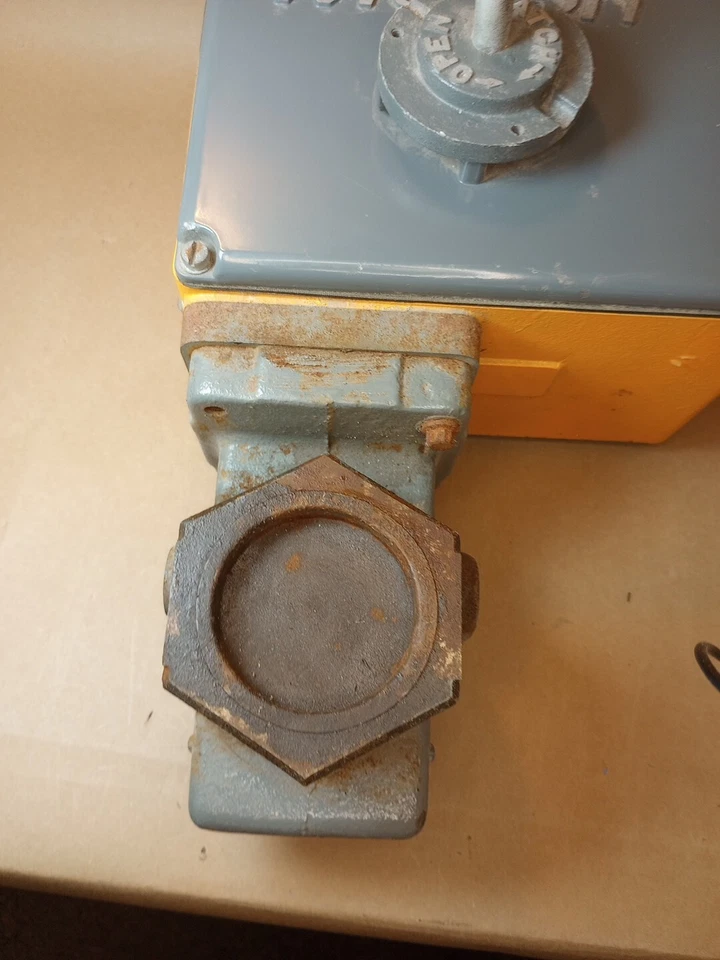 Válvula de desligamento Maxon designação: 2 1/2" 808 0 pressão máxima de entrada: 40 PSIG - Imagem 4 de 4