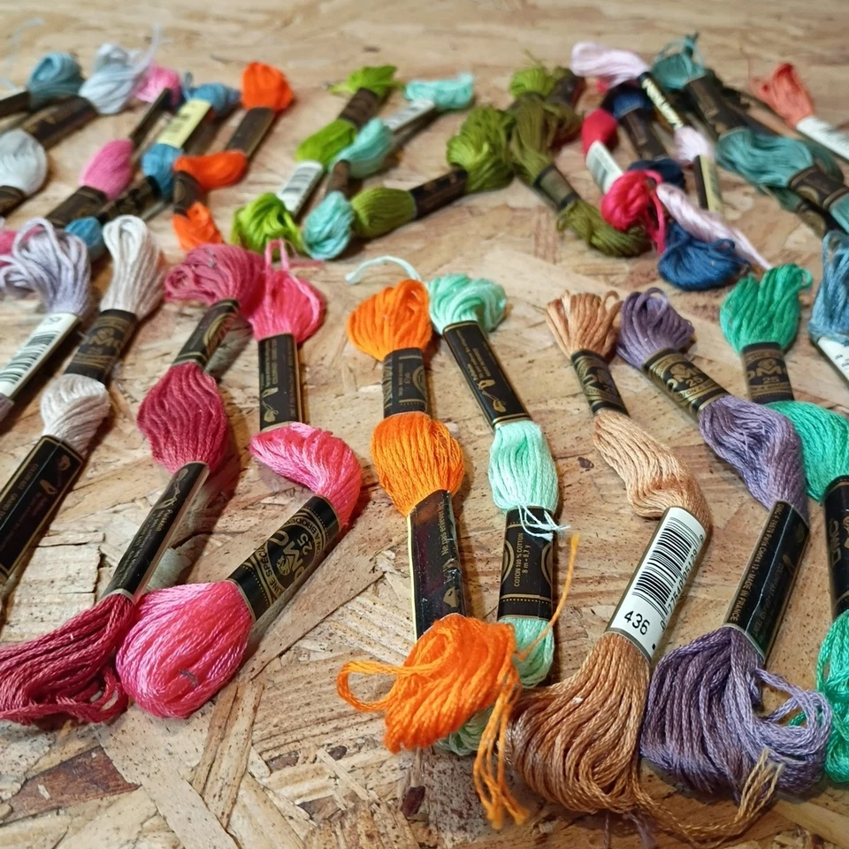 Lot Of (30) Vintage DMC strand linen floss hardanger/needlepoint/cross-stitch - Image 3 of 4