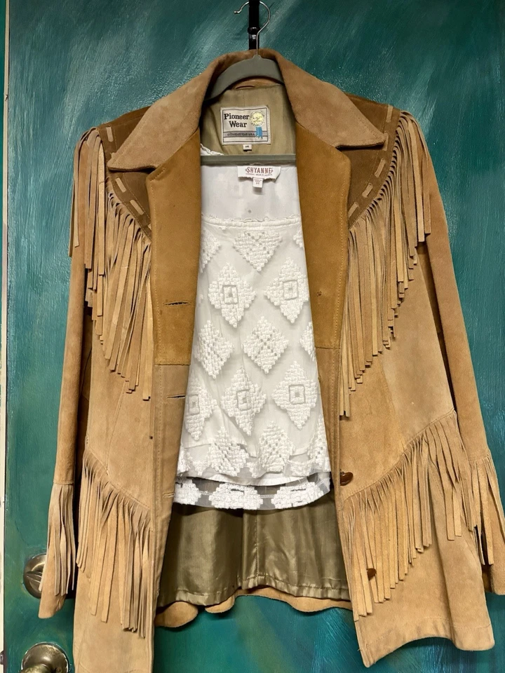 Blusa Shyanne bordada de encaje para mujer cuello cuadrado mediano manga campana 3/4 Foto 4 de 4