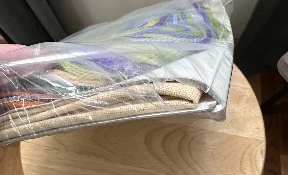 Kit Crewel 1982 Creative Expressions 1007 Iris in Bloom Nuevo de Lote Antiguo 16"X36" Erica Wilson Foto 2 de 4