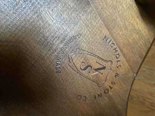 NICHOLS & STONE VTG WINDSOR ROCKING CHAIR MAPLE FINISH - Picture 6 of 7