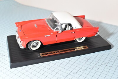 Maisto 1955 Ford Thunderbird Red 1:18 Convertible With Stand Die