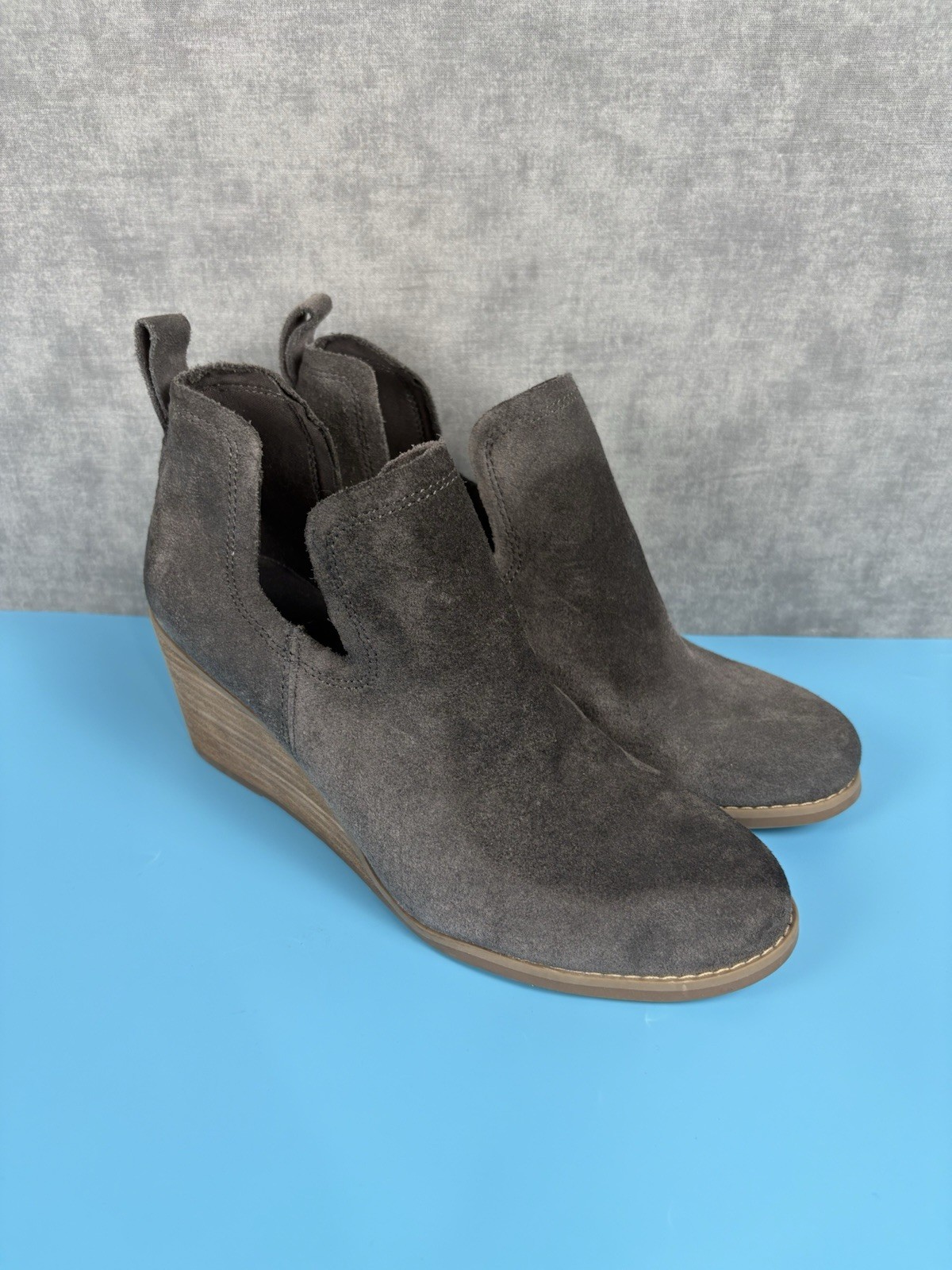 TOMS Women’s Suede Wedge Ankle Booties Gray Size 7 Slip On Comfort Shoes