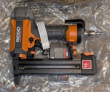 Ridgid AT161002, 18-Gauge 1-1/2" Pnumatic Narrow Crown Stapler / Finish Nailer
