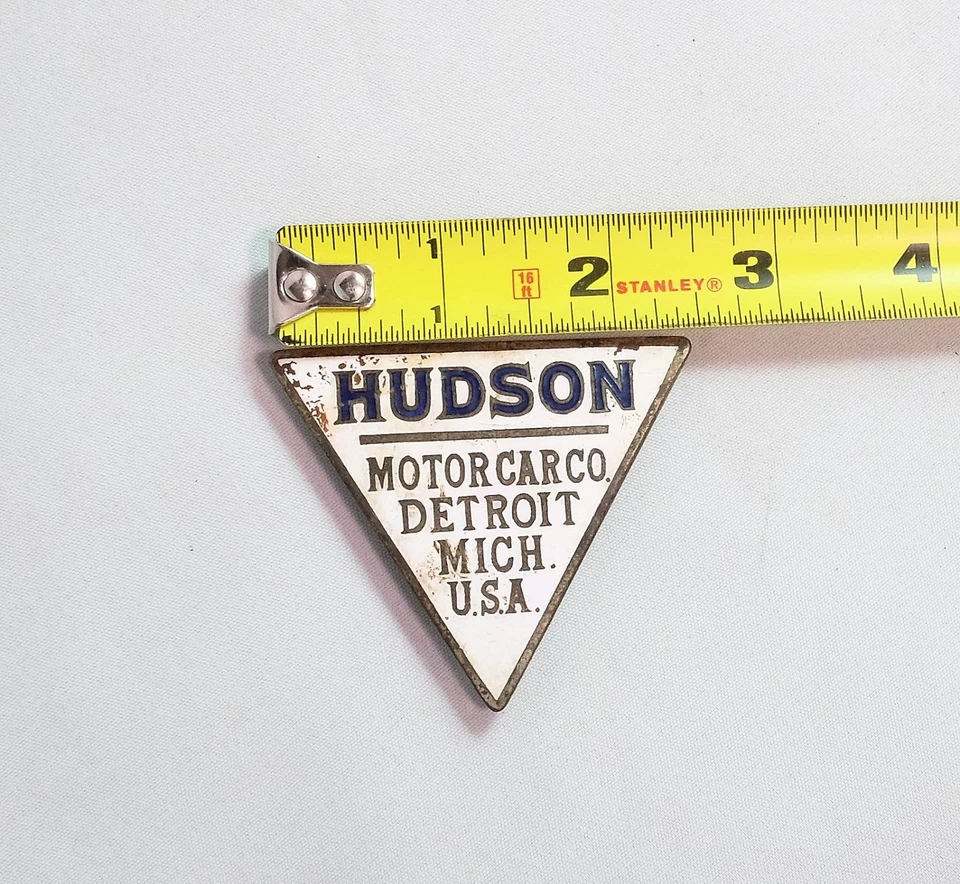 Insignia emblema radiador HUDSON Motor Car Co Detroit Mich triángulo temprano original Foto 2 de 3