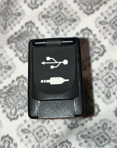 Genuine Toyota Audio Aux USB Port Input Jack ~Ship’d Promptly From San Francisco