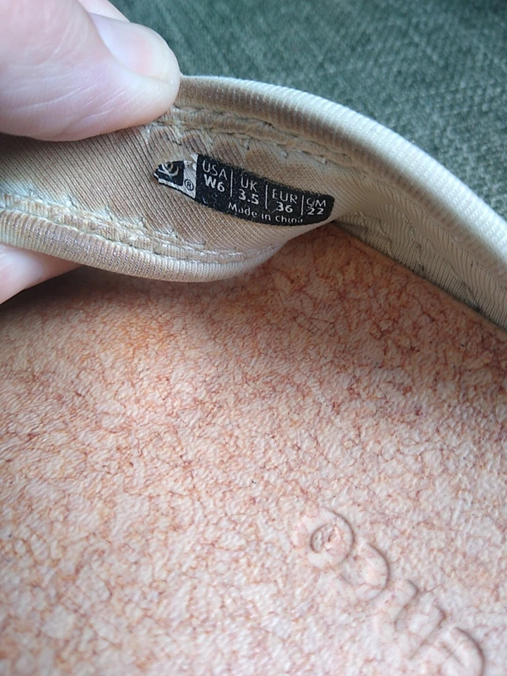 Chanclas Spenco Tanga Doradas Talla 6W Foto 4 de 4