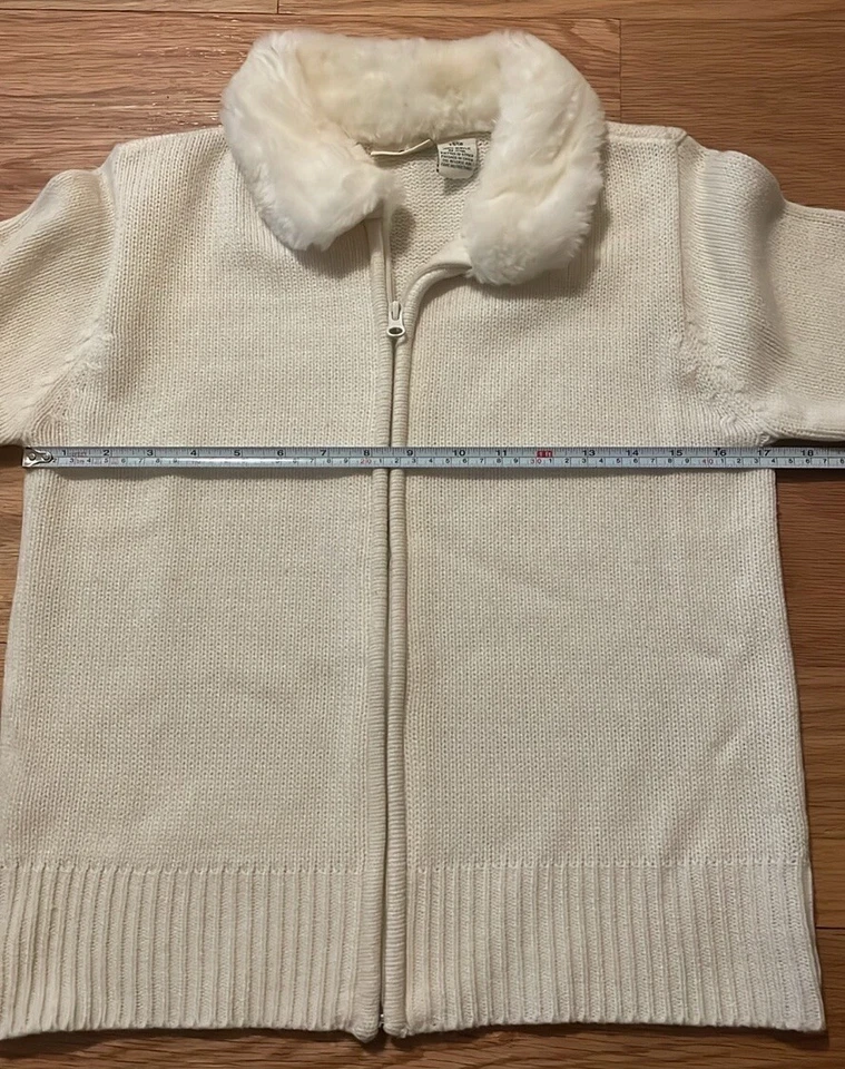 Suéter Marca Cherokee Acrílico Marfil Cremallera con Cuello de Piel Sintética, Talla XL 14/16 Foto 3 de 4