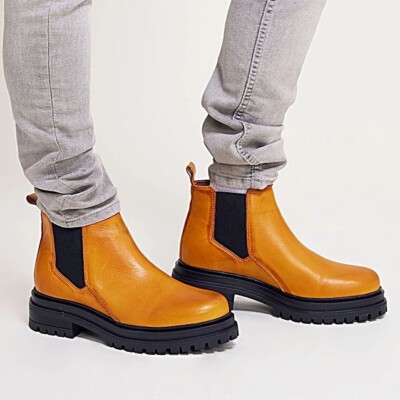 Miz Mooz Levona Chelsea Boots Size 38 7.5 8 Lug Sole Ochre Yellow