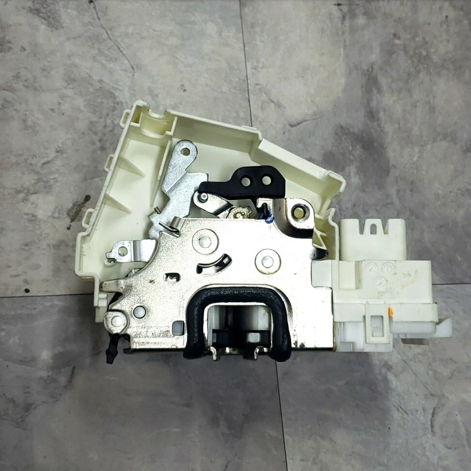 Actuador de cerradura de puerta trasera derecha original OEM LIFE WARR 09 a 12 Mercedes-Benz GL550 Foto 3 de 4