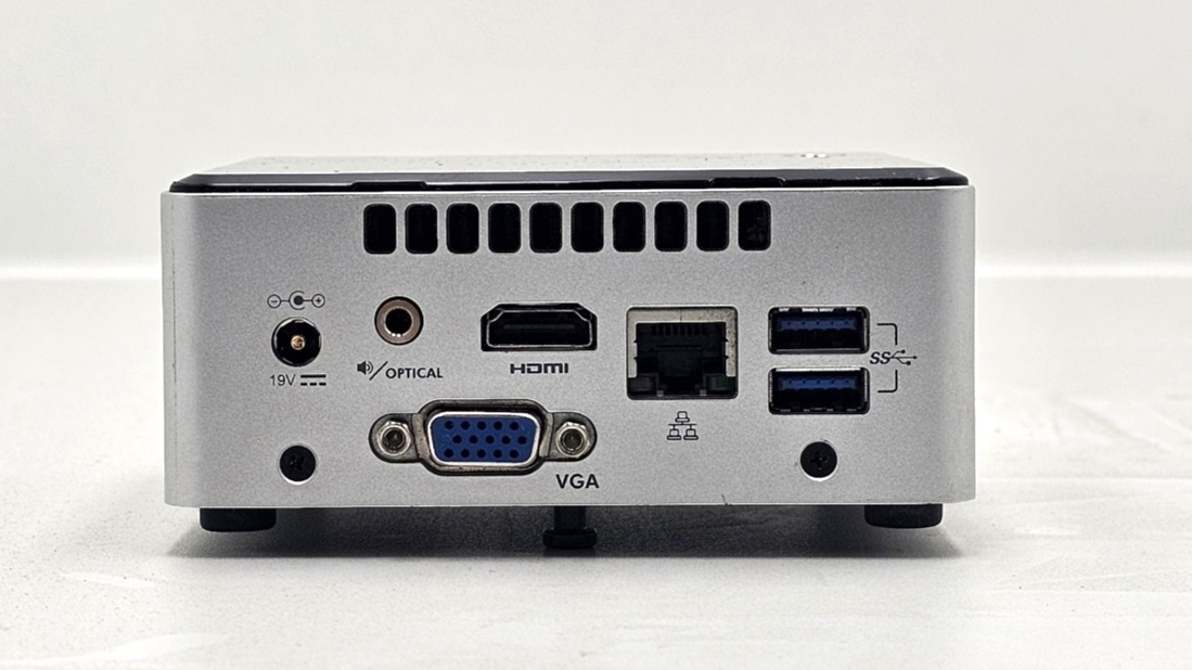 Intel NUC5CPYH / Intel Celeron N3050 1.60GHz 8GB RAM 120GB SSD