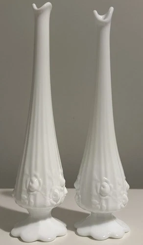 VTG FENTON MILK GLASS CABBAGE ROSE BUD VASE - SET OF 2, GREAT CONDITION!