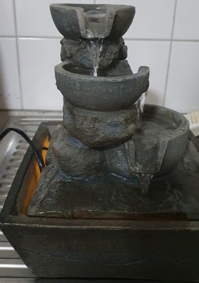 ZIMMERBRUNNEN MIT WASSERFALL TISCHBRUNNEN ELEKTRISCH MIT PUMPE