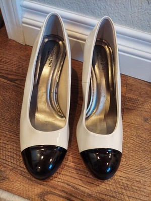 Comfort Plus by Predictions White And Black Patent Leather Pump Heels Sz 9.5