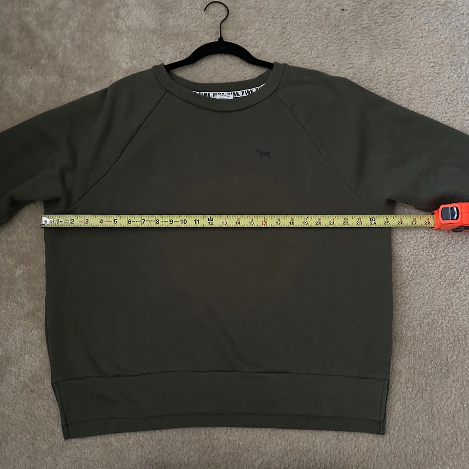 ROSA Victoria’s Secret Logo Guepardo Verde Oliva Cuello Redondo. Talla L Foto 2 de 4