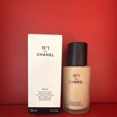 CHANEL N°1 de CHANEL Revitalizing Hydrating Foundation BD21