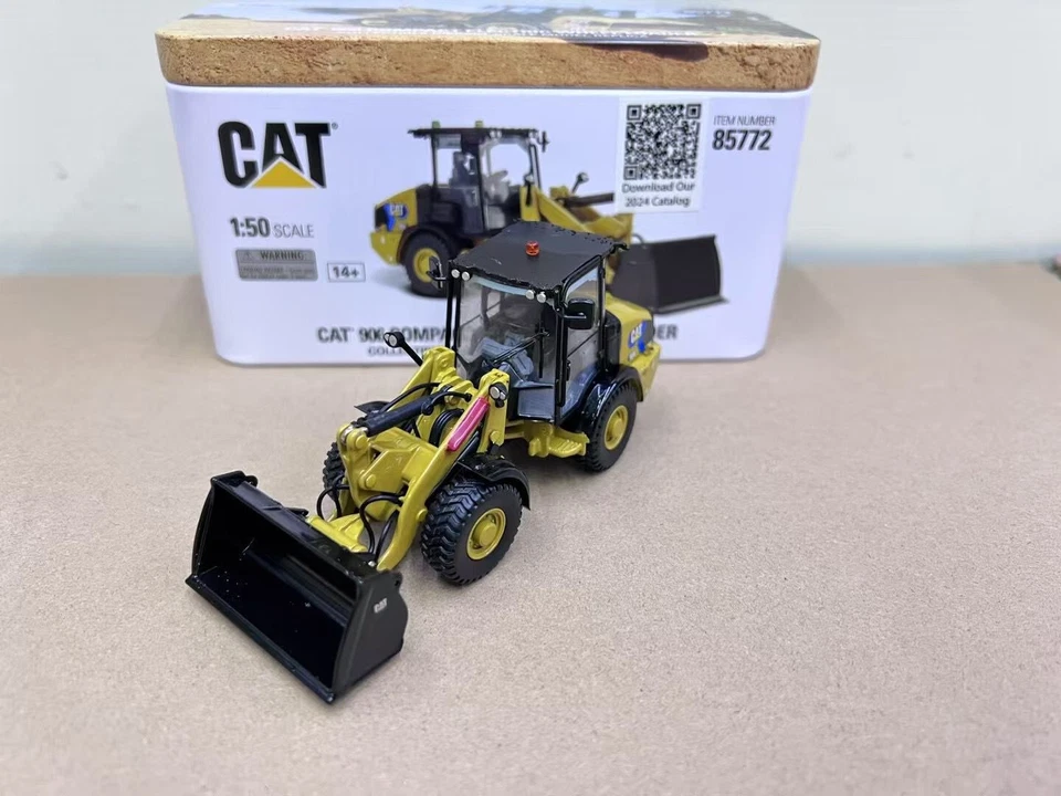 Caterpillar Cat 906 Compact Electric Wheel Loader 1:50 DieCast Masters DM 85772 - Image 2 of 4