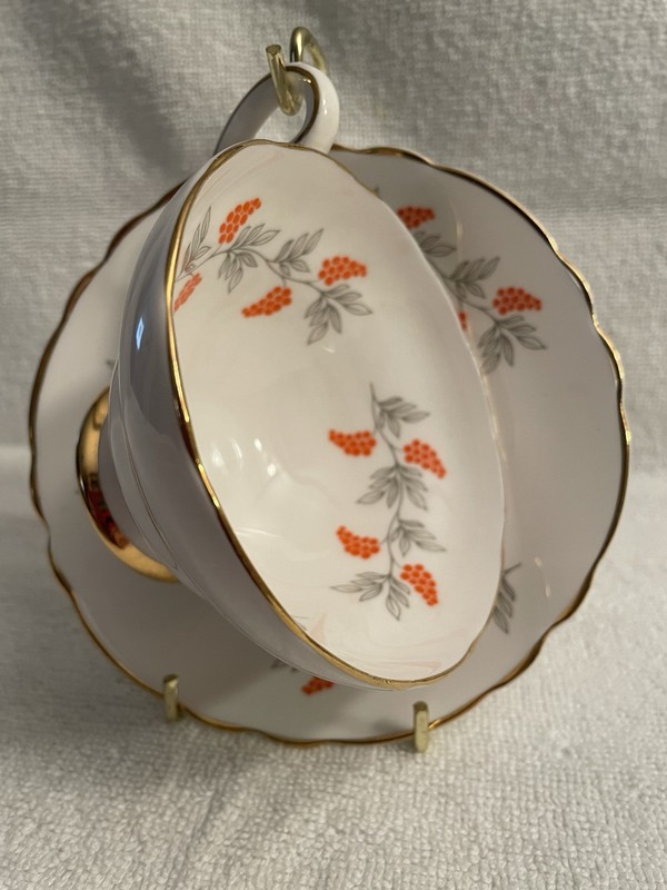 253e Vintage Crown Staffordshire TeaCup & Saucer CRS2 Orange Berries Grape Vines
