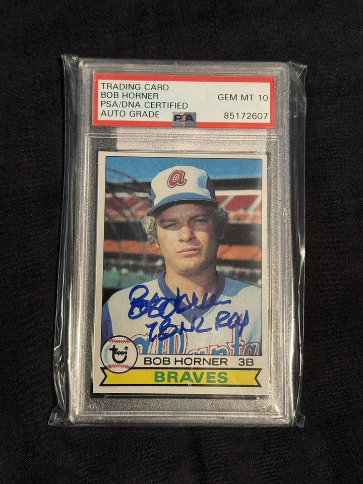 1979 Topps #586 Bob Horner RC autógrafo autografado PSA/DNA certificado gema em perfeito estado 10 - Imagem 2 de 3