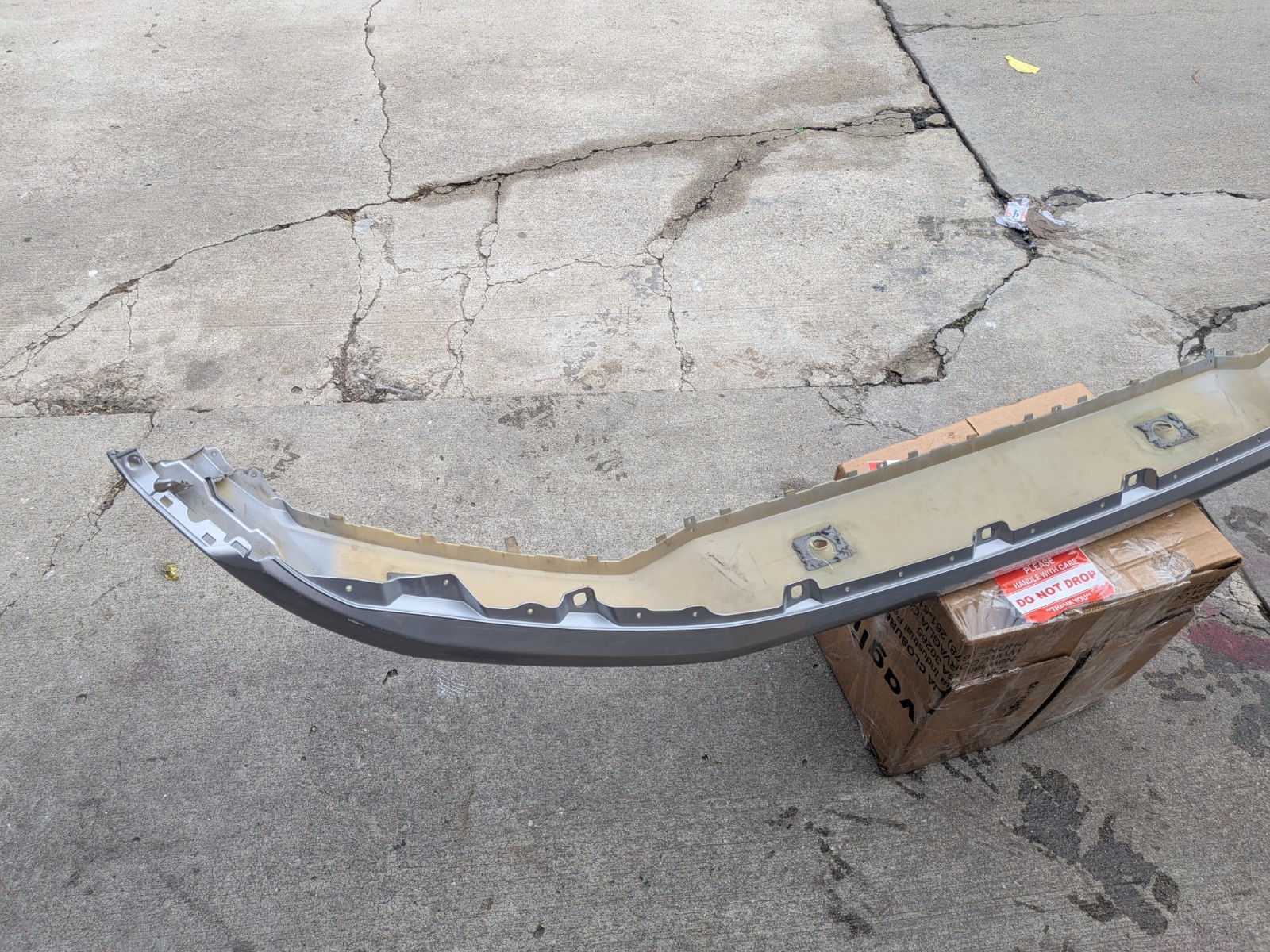 LAMBORGHINI HURACAN LP610 REAR BUMPER OEM 4T0807301  UPPER NON-DAMAGED