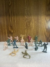 AA2 Plastic Army Men Lot of 16 Various Colors and Eras