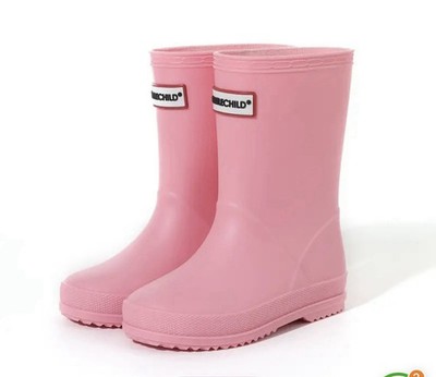A Pair of Simple and Fashionable Quality Children's Rain Boots Waterproof