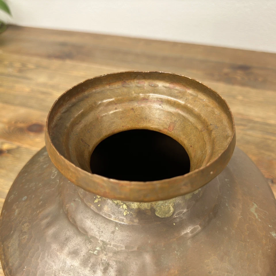 Antique Brass Round Bottom Water Pot Matka Lota Hammered Hand Crafted 1.R mark - Image 3 of 4