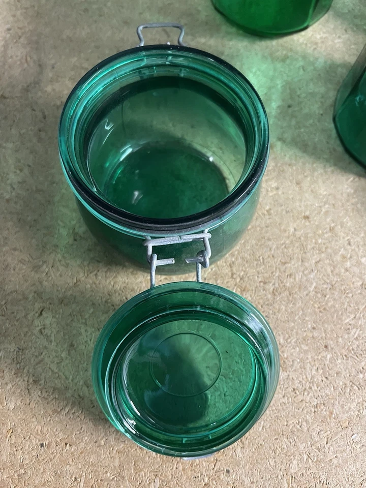 Juego de 4 frascos antiguos de vidrio verde esmeralda, 12 paneles con tapa con bisagras de alambre Foto 4 de 4