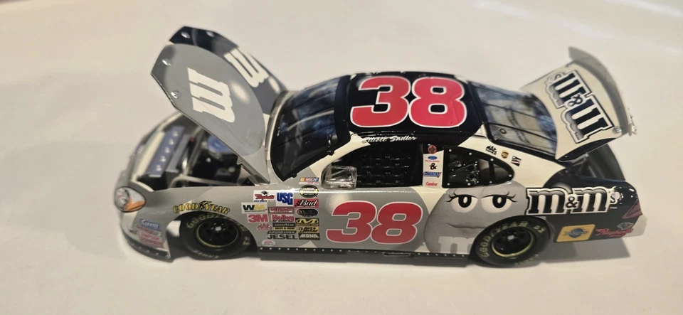 2004 Elliot Sadler #38 M&Ms Daytona Special Nextel Cup Inaugural Season Edi 1:24 - Image 4 of 4