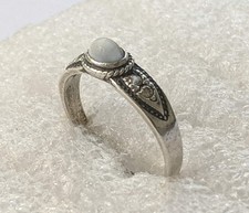 Vintage ring sterling silver 925 Size 8 Weight 2.56 g. Moonstone.