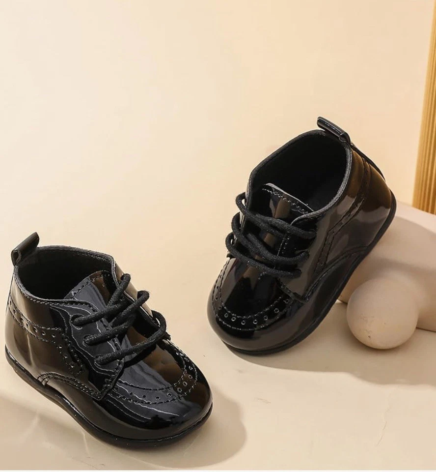 Zapatos de vestir Oxford de charol negro para bebé, unisex talla 2 (6-12 meses) parte superior alta Foto 3 de 4
