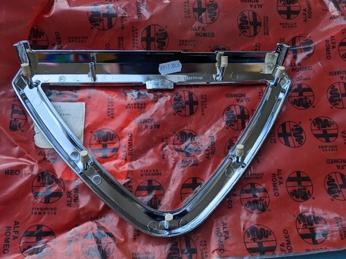 ALFA ROMEO 33 / 16V Front Grill / Grille - Picture 2 of 3