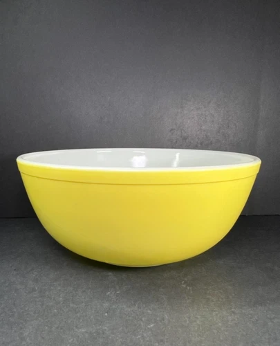Vintage 1950’s PYREX “Primary Yellow” #404 4 Qt Nesting Mixing Bowl
