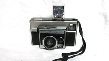 VINTAGE 1970s KODAK INSTAMATIC X-35 CAMERA w/  CUBE