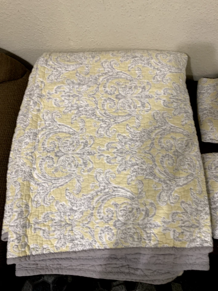 Raymond Waites Yellow Gray Full/Queen Quilt Floral Reversible 3 Piece Set Cotton - Image 2 of 4