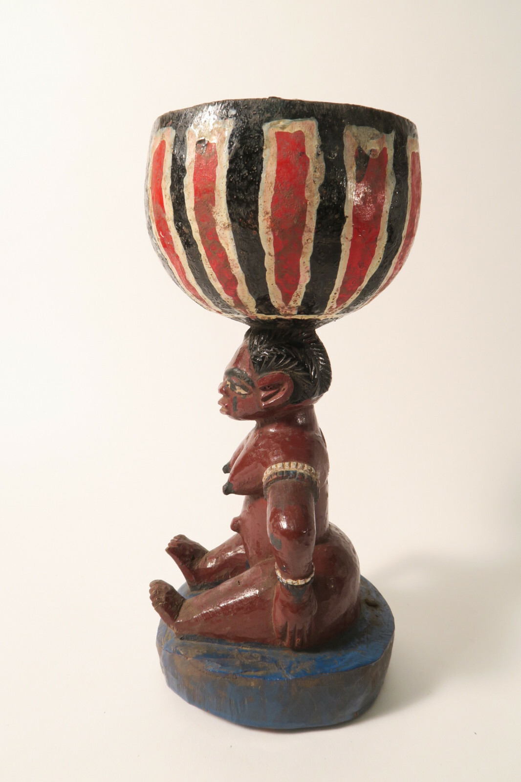 Antiguo Schalenträgerin Fon Nago Anago DW15 Figura de color con cuenco Ajere