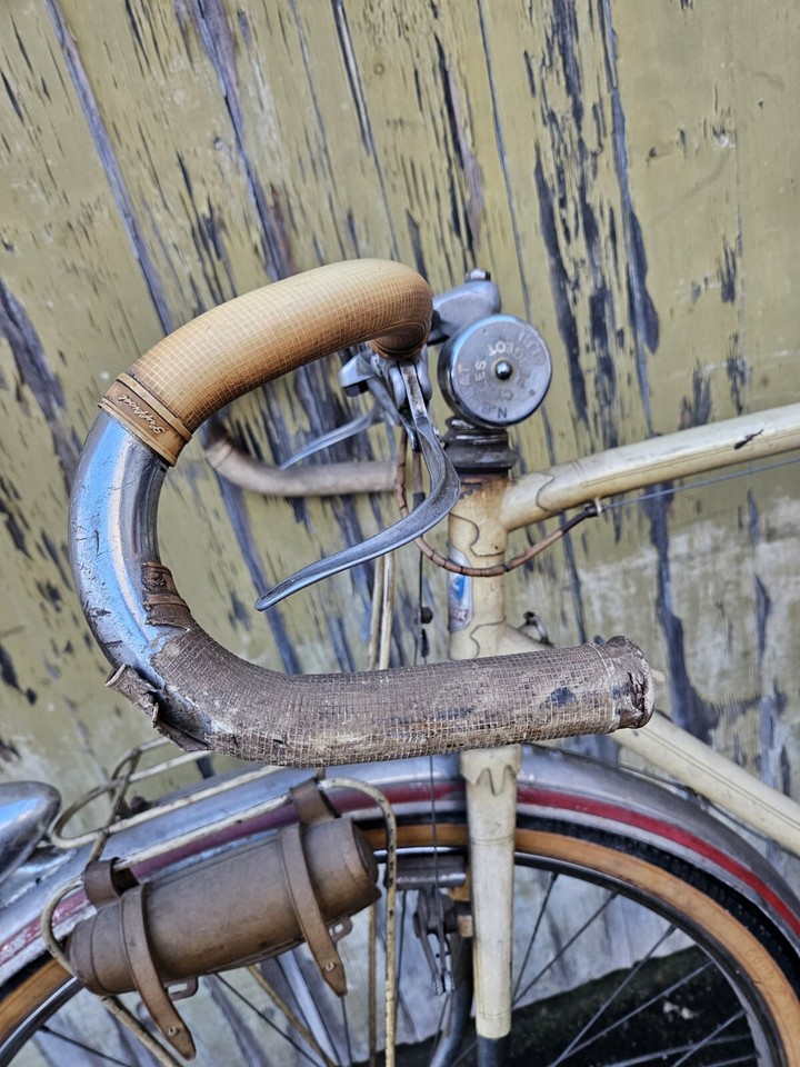 Vélo Peugeot Randonneuse Homme Vintage 1950-1960 – Vélo De Collection Français, Cycle Ancien à Restaurer Ou à Admirer