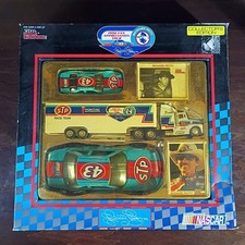 1992 Fan Appreciation Tour Richard Petty Racing Champions NASCAR STP Open Box