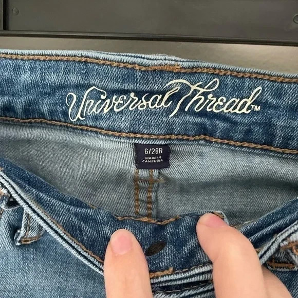 Universal Thread Medium Wash Cuffed Ankle Jeans - image 2
