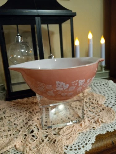Pyrex Bowl***Gooseberry**Pink White #442--- 1 1/2 Quart---USA