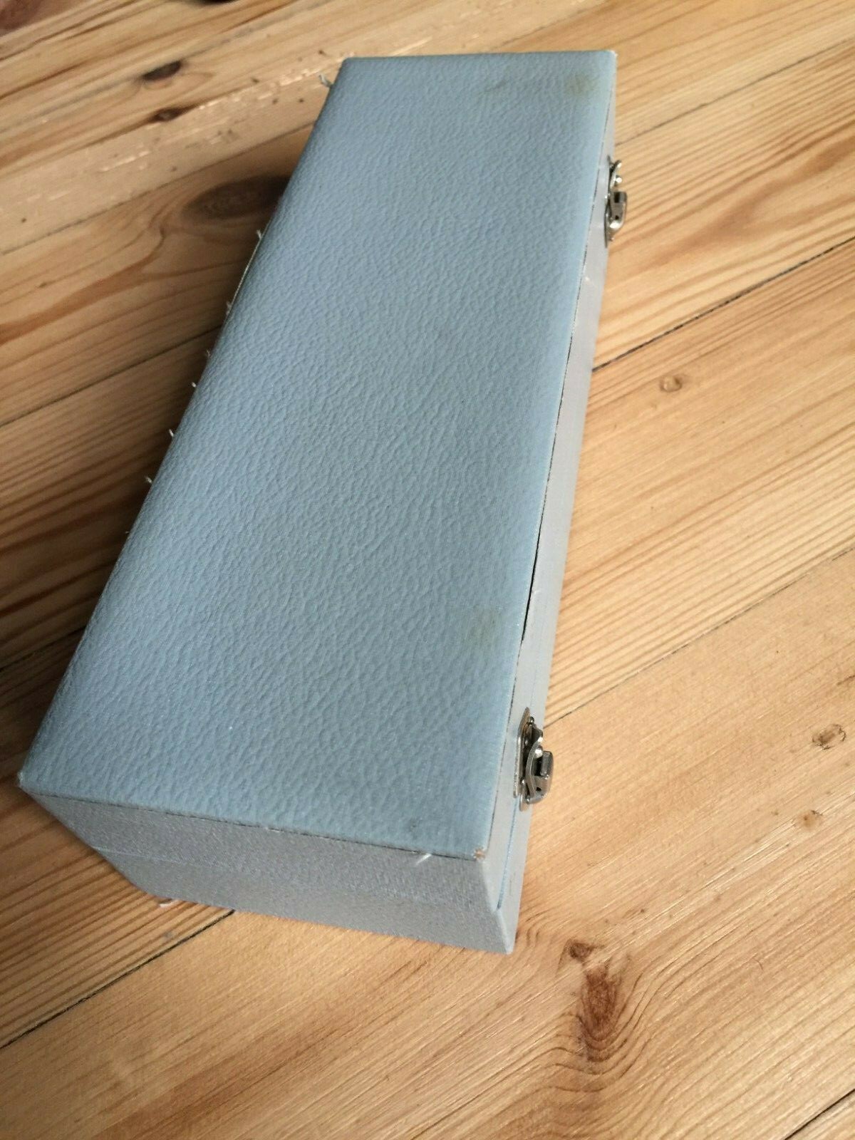 Case box for a Vintage Neumann Gefell UM57 Microphone Case box for a Vintage Neumann Gefell UM57 Microphone