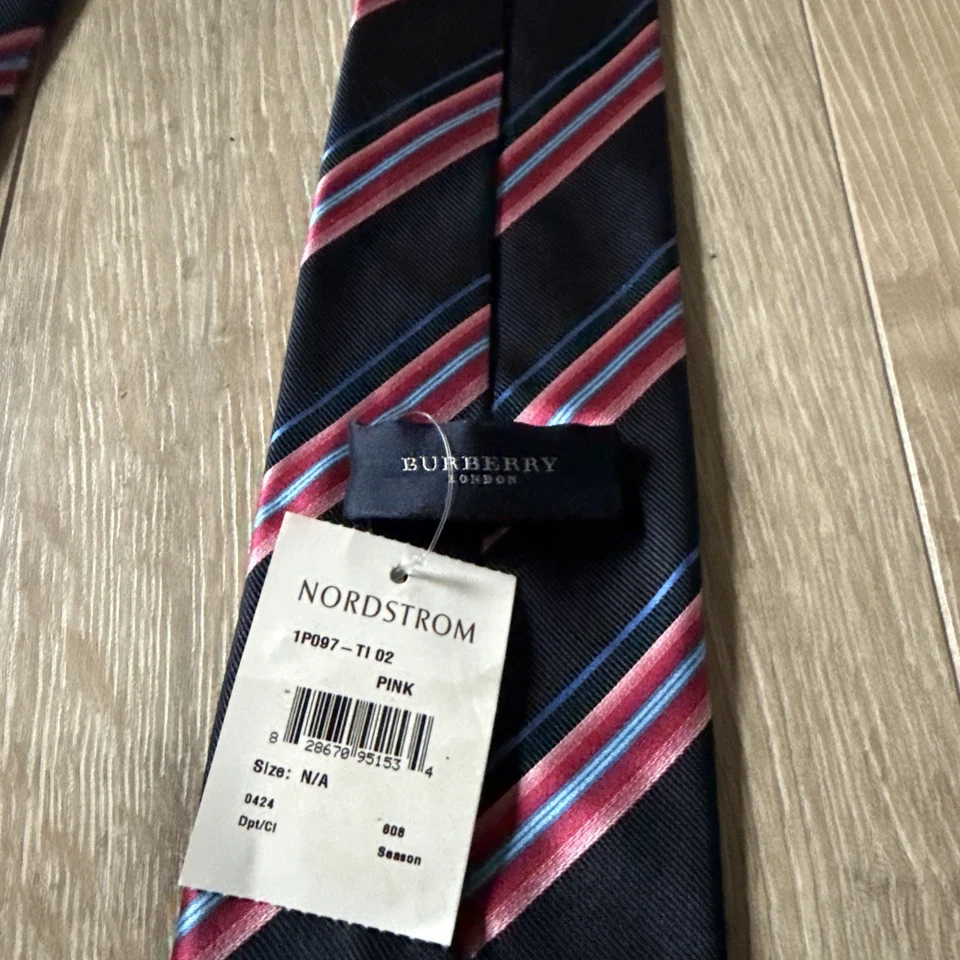 Corbata Burberry para hombre azul con rayas rosas 100 % seda hecha en Italia nueva con etiquetas Foto 2 de 4
