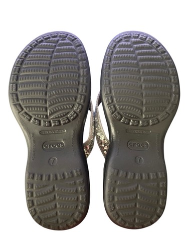 Crocs Sandals Women's Size 7 Silver Sequin Flip Flops - Picture 6 of 9