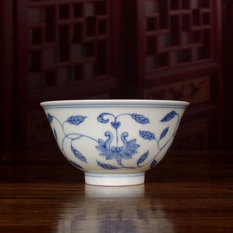 Taza de té china Ming Chenghua azul y blanco con patrón de loto de porcelana de 3,5 pulgadas Foto 2 de 4